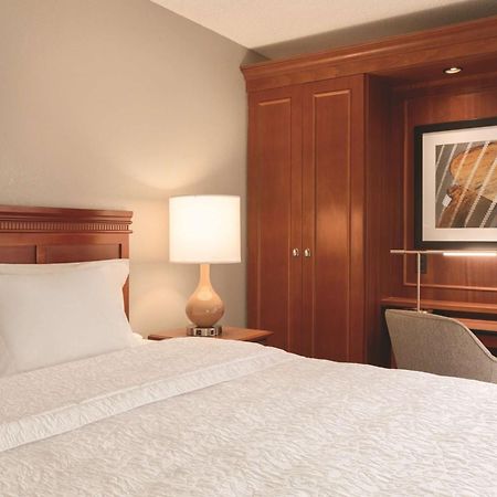 Hampton Inn Des Moines-Airport Zewnętrze zdjęcie