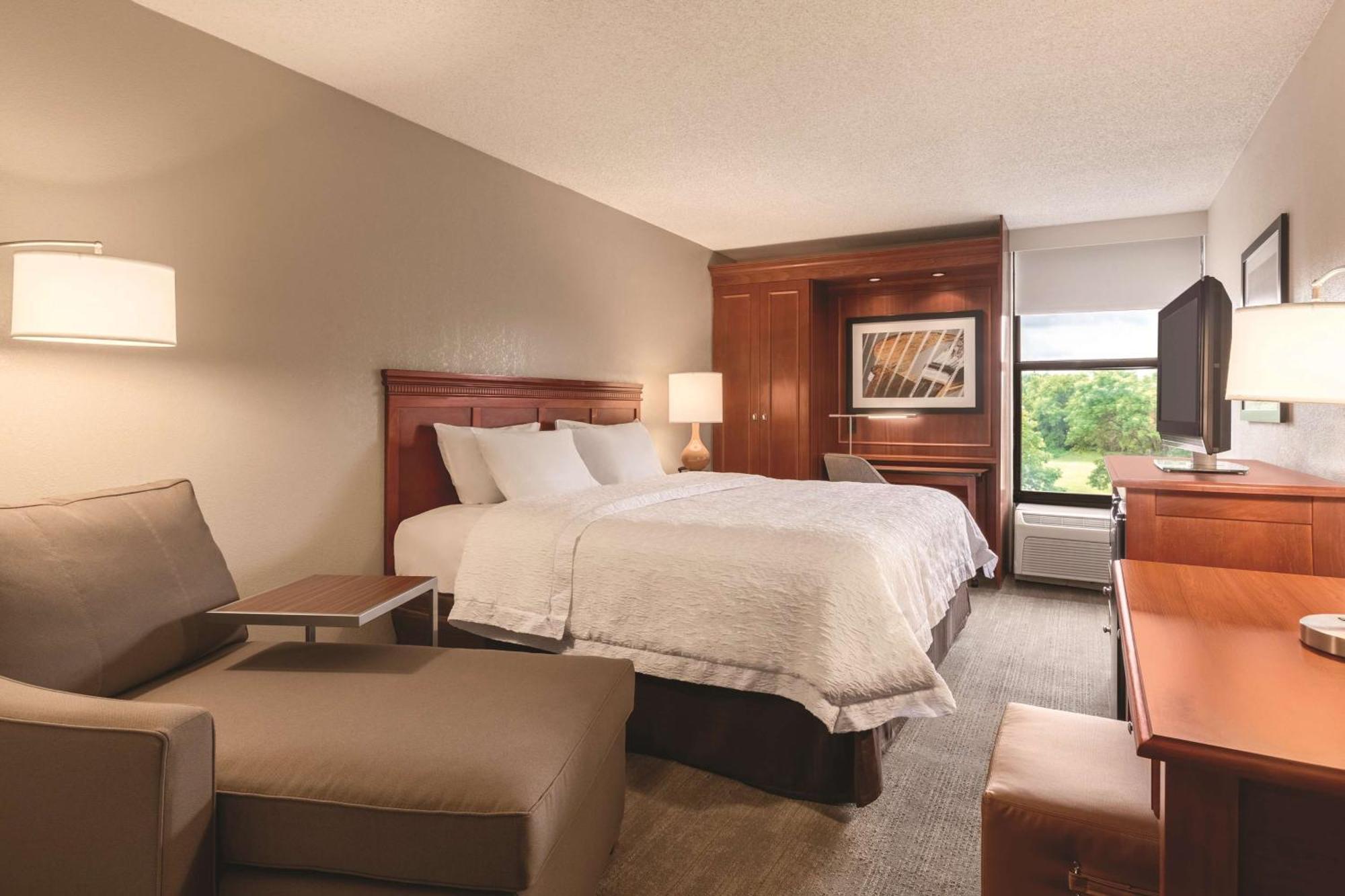 Hampton Inn Des Moines-Airport Zewnętrze zdjęcie