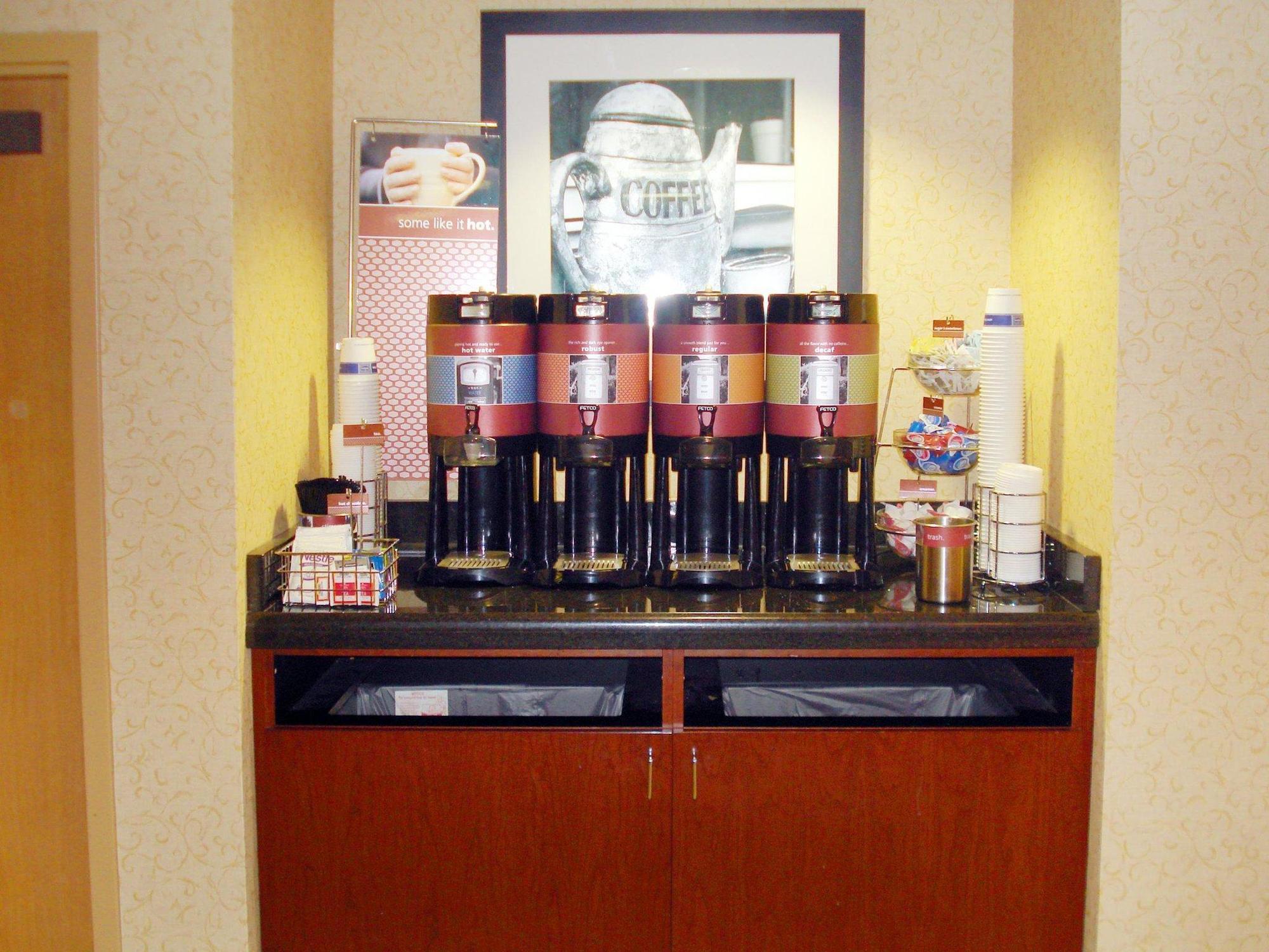 Hampton Inn Des Moines-Airport Zewnętrze zdjęcie